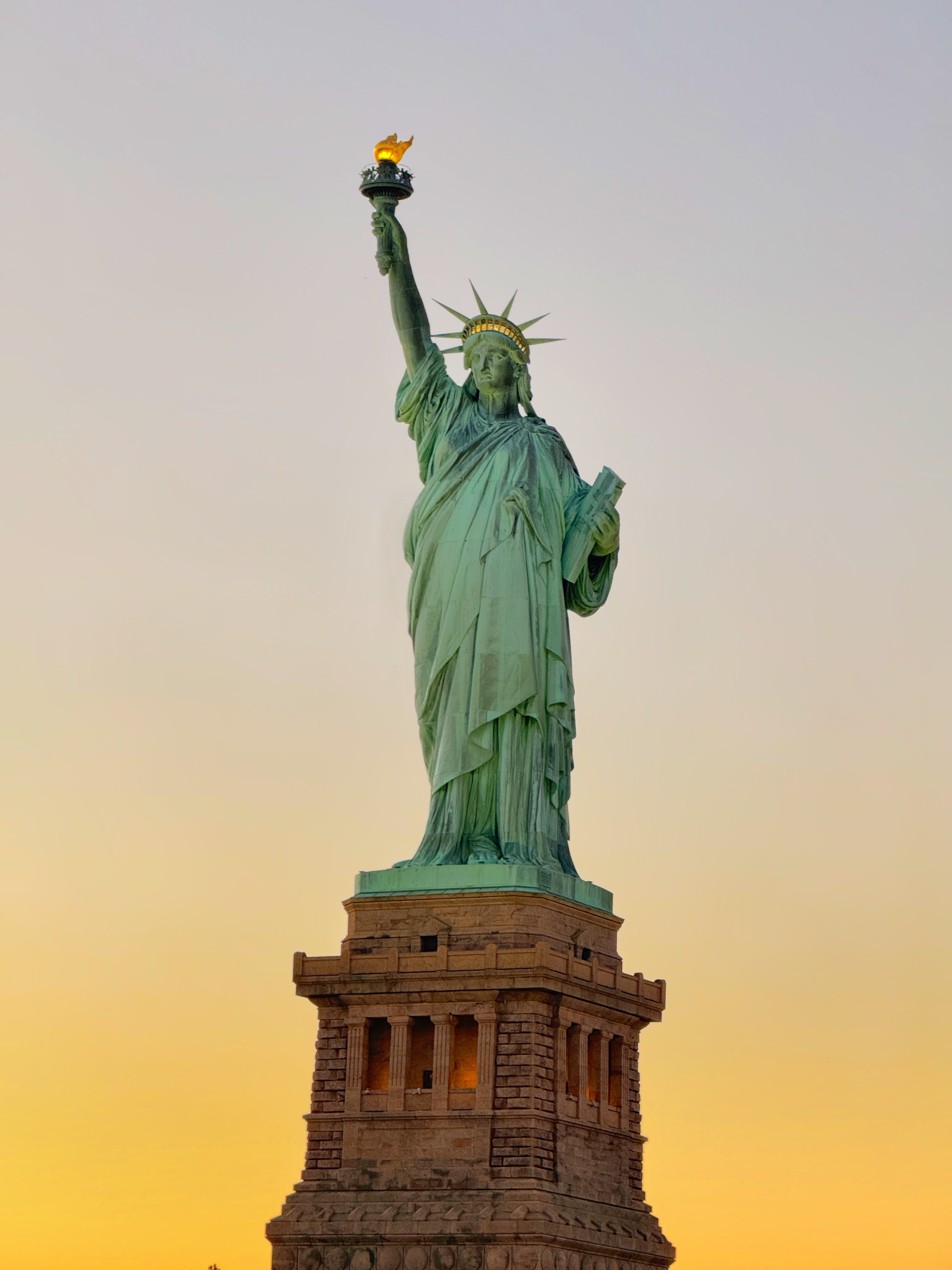 Statue de la Liberté au coucher du soleil
